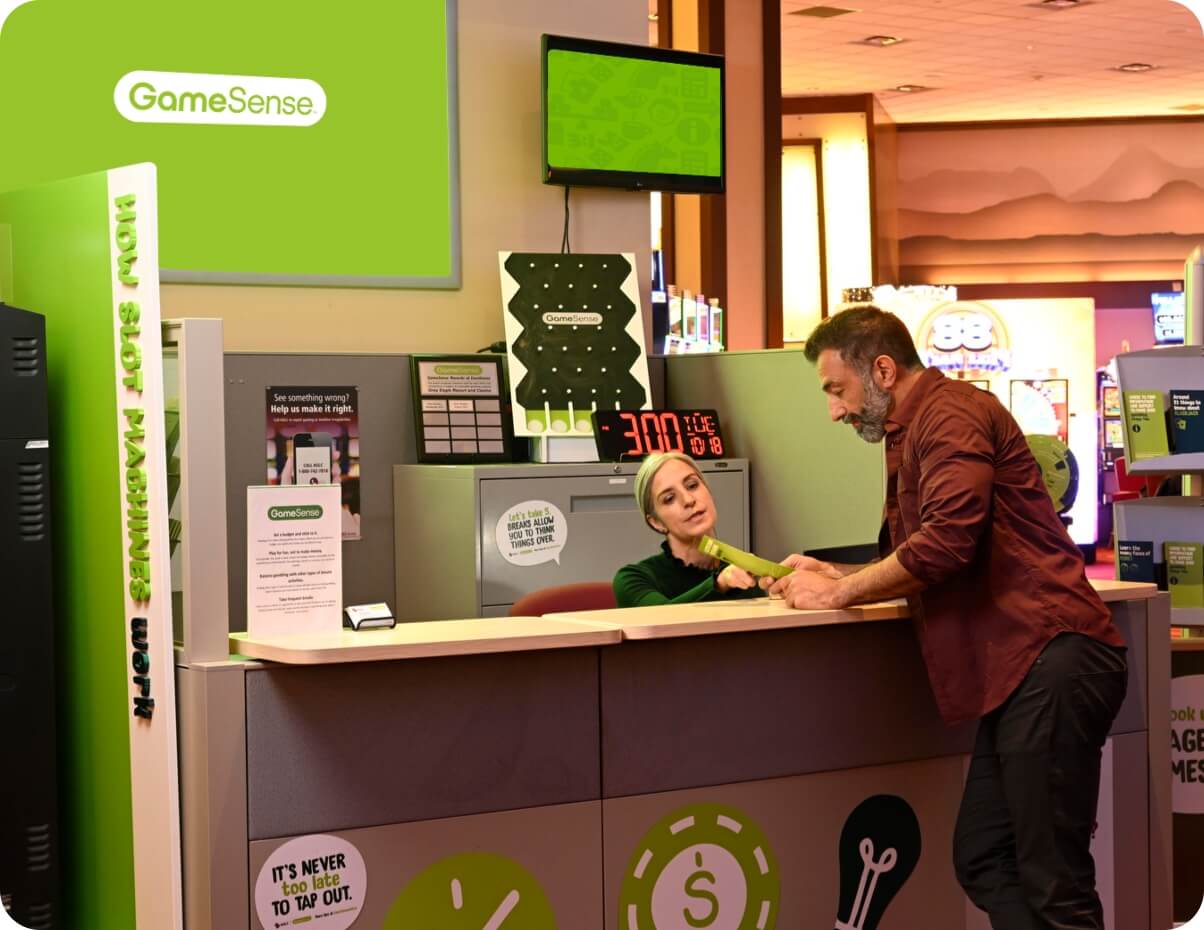 Winner’s Edge member talks with a casino staff about GameSense. 
